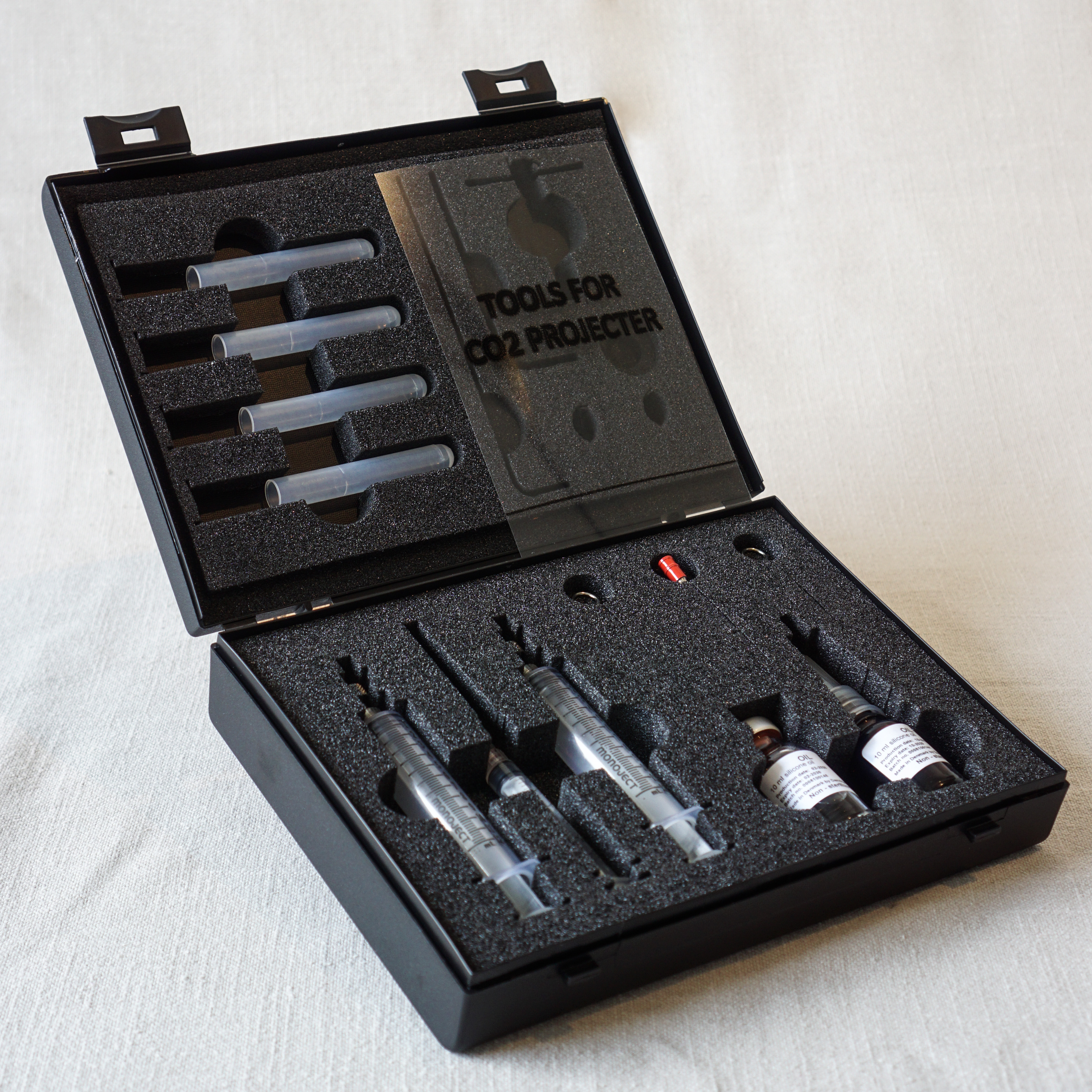 Filling and maintenance kit for Blow Pipe dart syringes