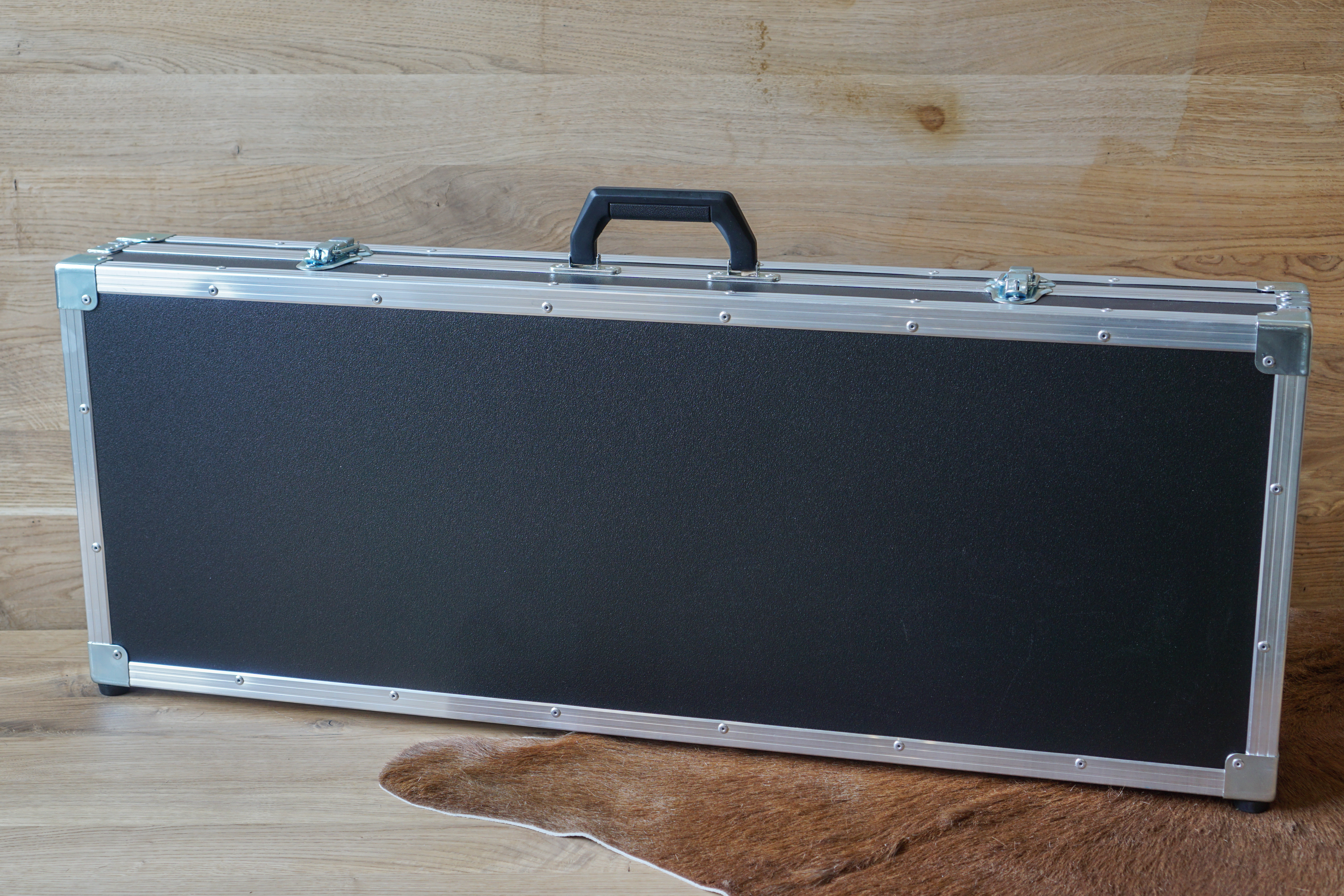 Hard case for JMSP projector models
Two grooves for barrels